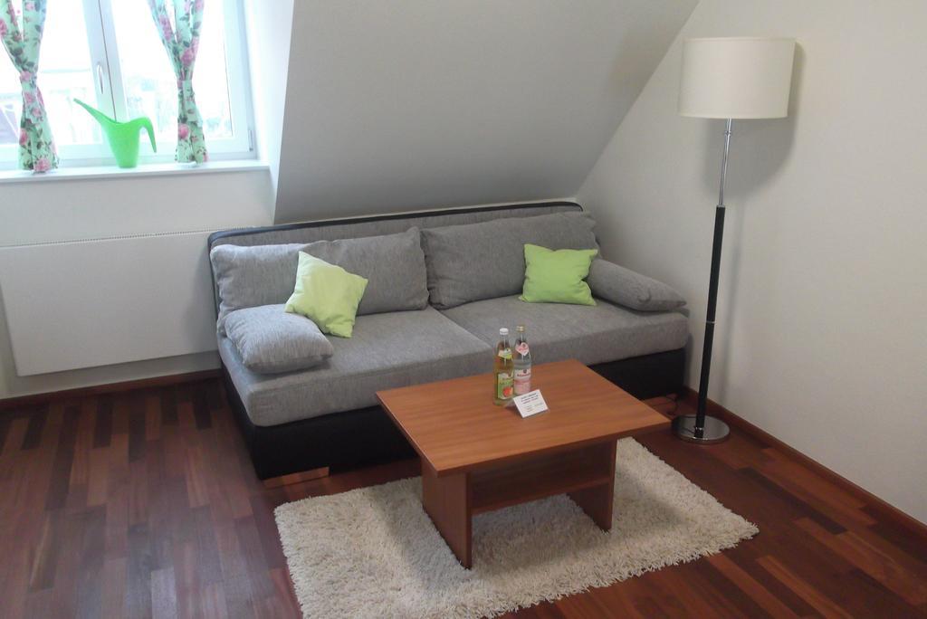 Jungingers Aparthotel Holzheim  Δωμάτιο φωτογραφία