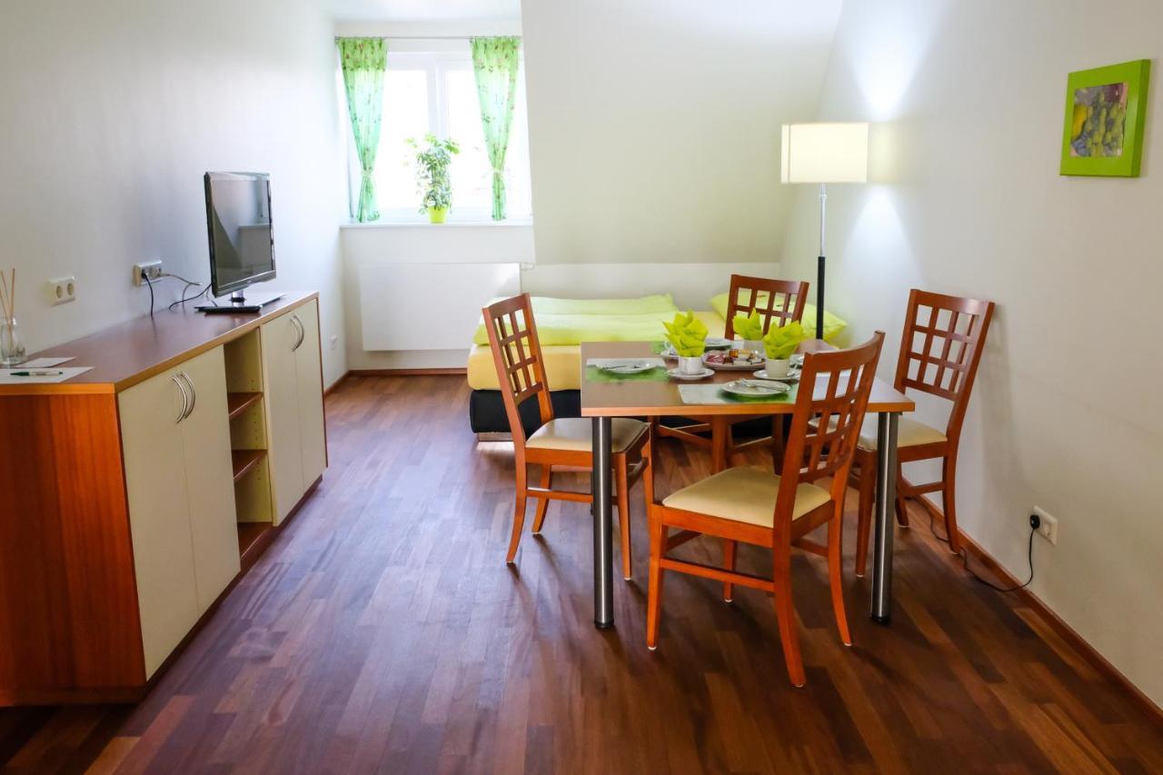 Jungingers Aparthotel Holzheim  Εξωτερικό φωτογραφία